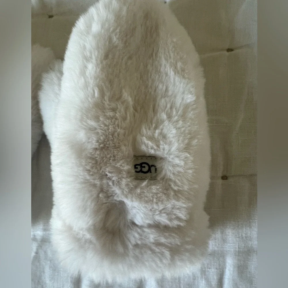UGG Cream Fluffy Mittens